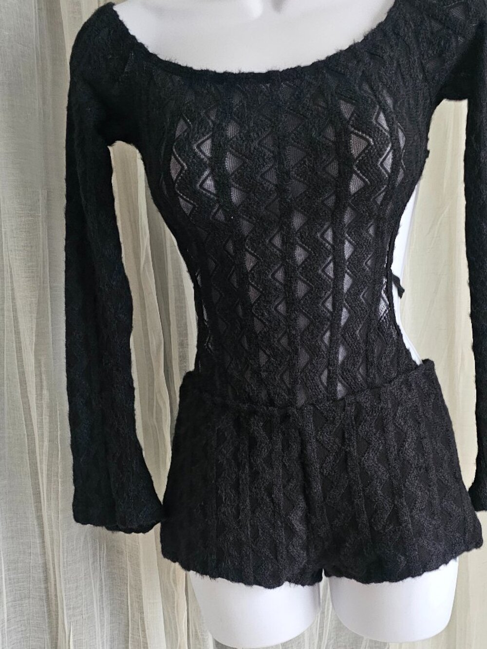 Women's Fuzzy Strappy Long Sleeve Back Romper Size S NEW